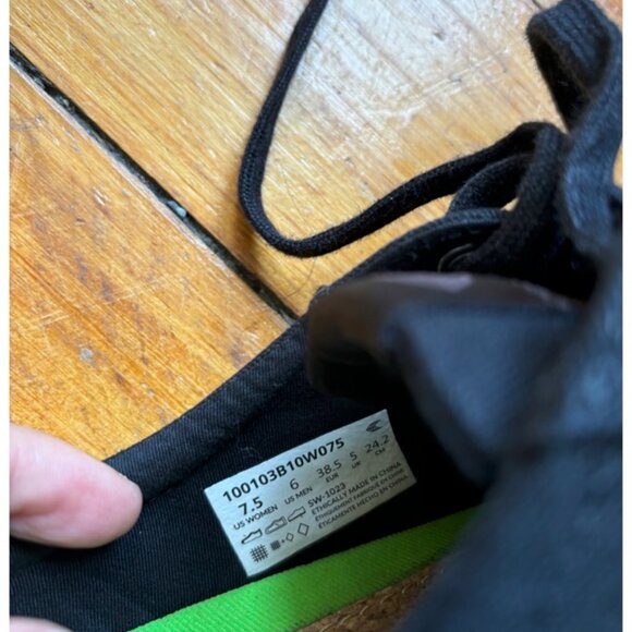 Cariuma Canvas Shoes - Picture 4 of 5